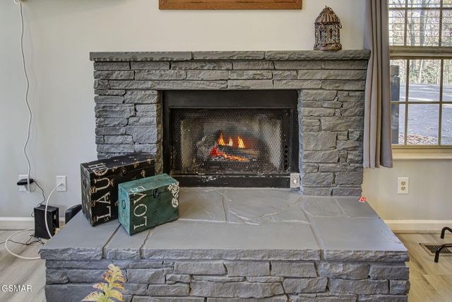 802 Crystal Br Way, Gatlinburg, TN 37738