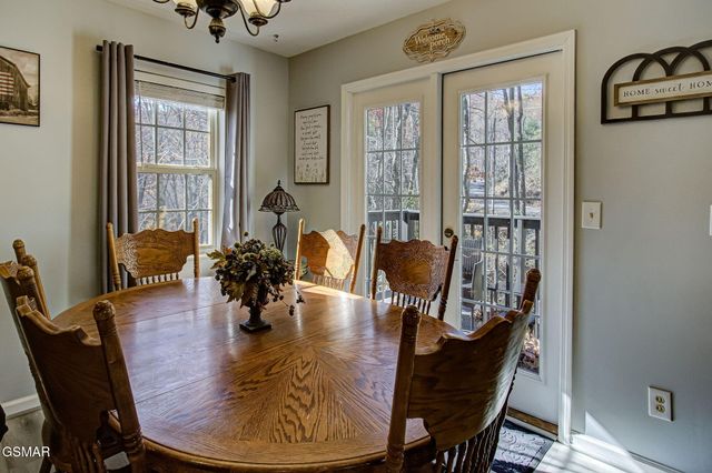 802 Crystal Br Way, Gatlinburg, TN 37738