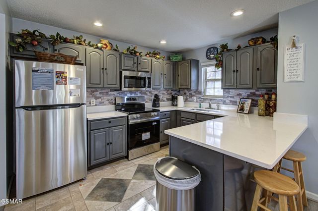 802 Crystal Br Way, Gatlinburg, TN 37738