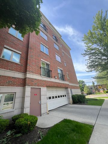 5924 N Lincoln Avenue 206, Chicago, IL 60659