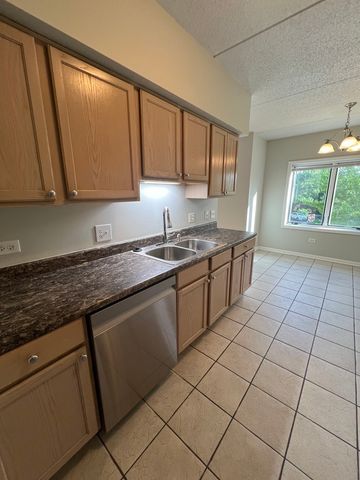 5924 N Lincoln Avenue 206, Chicago, IL 60659