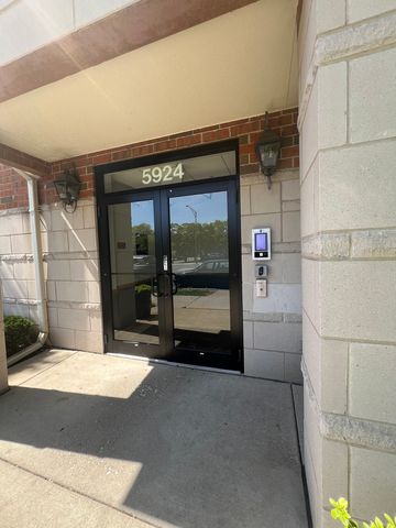 5924 N Lincoln Avenue 206, Chicago, IL 60659