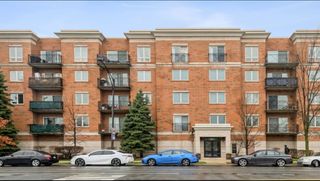 5924 N Lincoln Avenue 206, Chicago, IL 60659