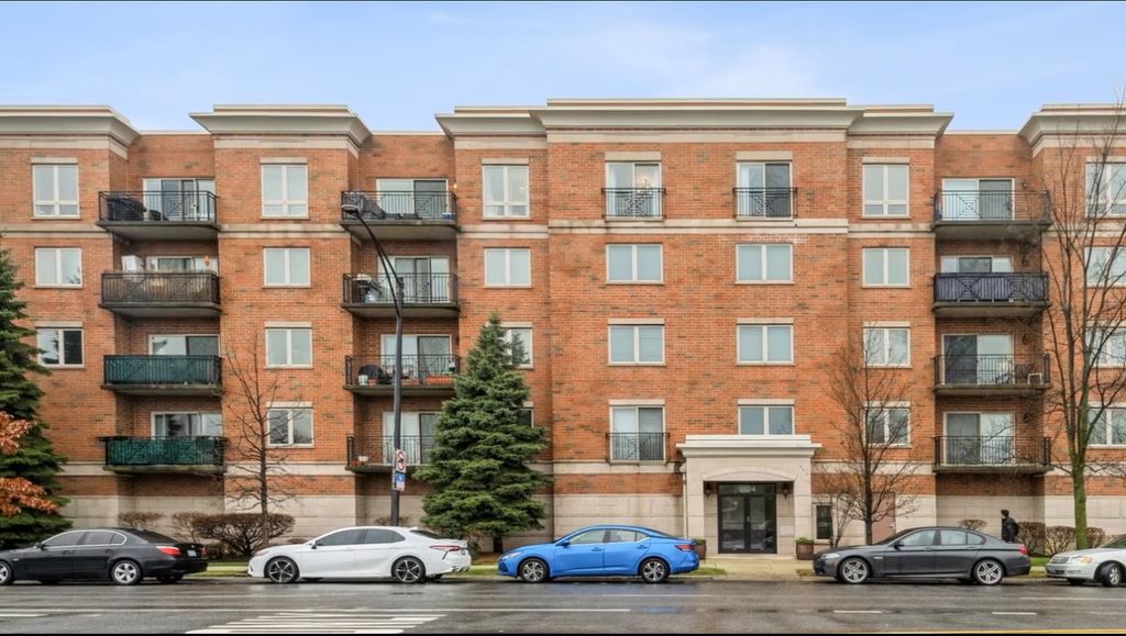 5924 N Lincoln Avenue 206, Chicago, IL 60659