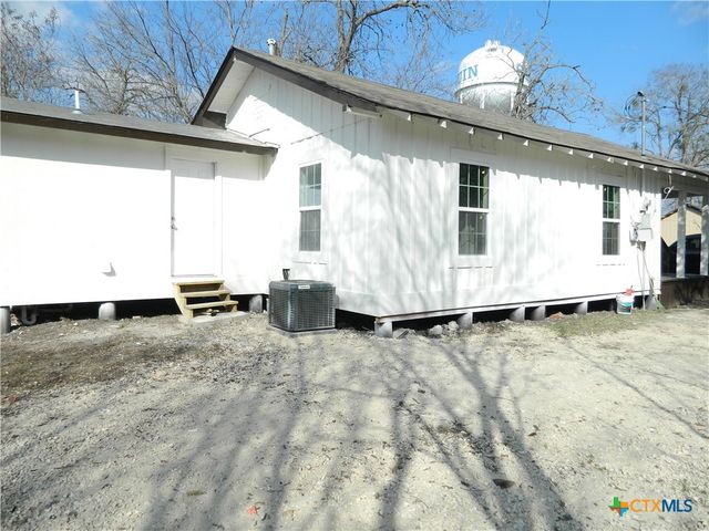 426 Aguila Street, Seguin, TX 78155