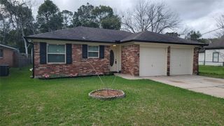 115 N Shirley Street, Alvin, TX 77511