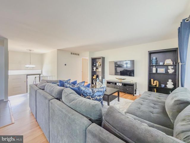 292 MACKINTOSH DR, Glen Burnie, MD 21061