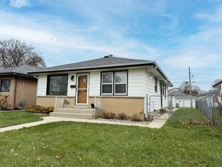 5870 N 75th STREET, Milwaukee, WI 53218