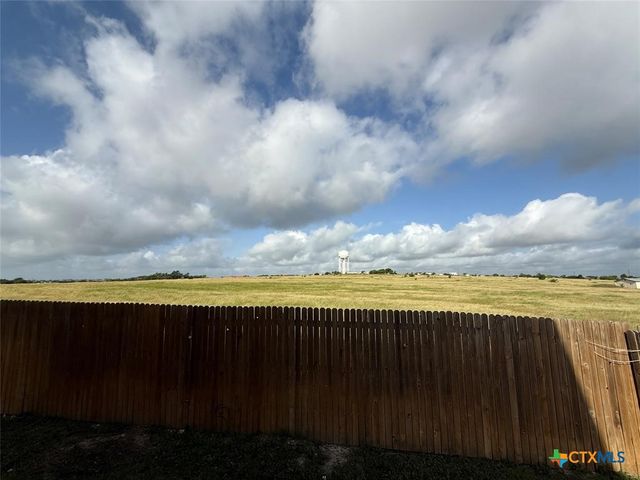 352 Circle Way 37E, Jarrell, TX 76537