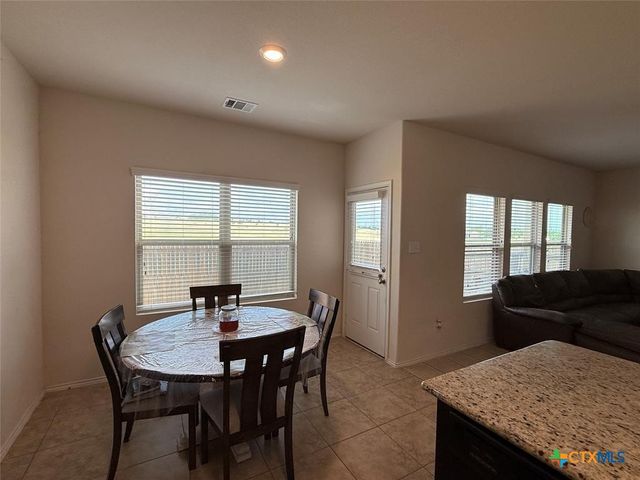 352 Circle Way 37E, Jarrell, TX 76537