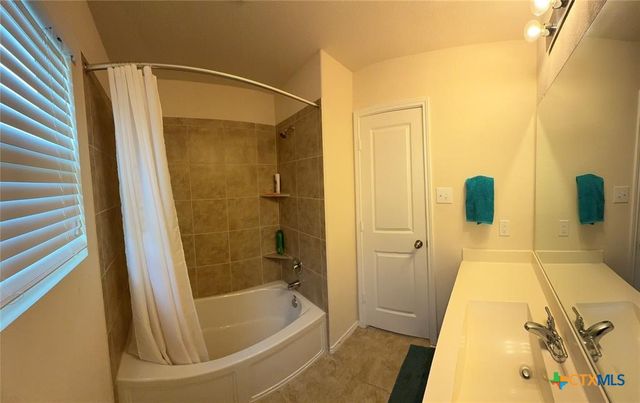 352 Circle Way 37E, Jarrell, TX 76537