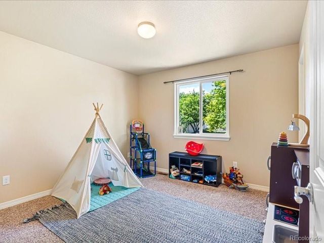 9019 Sandpiper Dr, Longmont, CO 80504