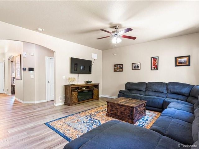 9019 Sandpiper Dr, Longmont, CO 80504