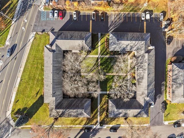 51 Edmunton Drive F17, North Babylon, NY 11704