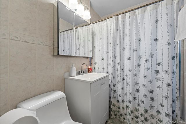 51 Edmunton Drive F17, North Babylon, NY 11704