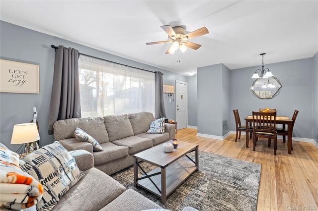 51 Edmunton Drive F17, North Babylon, NY 11704