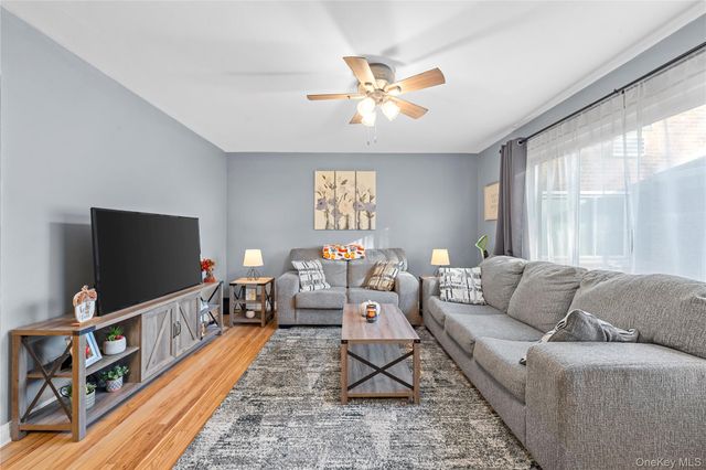 51 Edmunton Drive F17, North Babylon, NY 11704