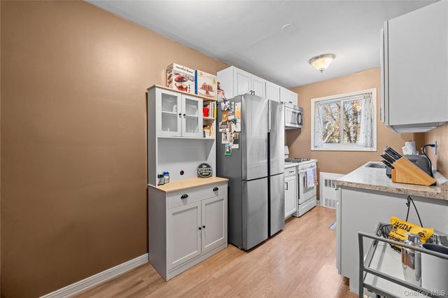 51 Edmunton Drive F17, North Babylon, NY 11704