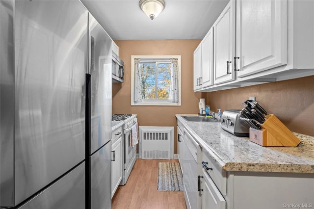 51 Edmunton Drive F17, North Babylon, NY 11704