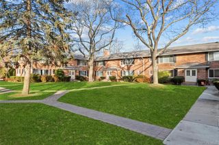 51 Edmunton Drive F17, North Babylon, NY 11704