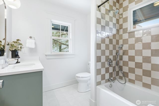 357 Garfield Street, Seattle, WA 98109