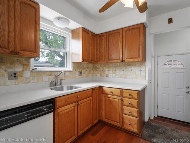 5214 Busch Avenue, Warren, MI 48091