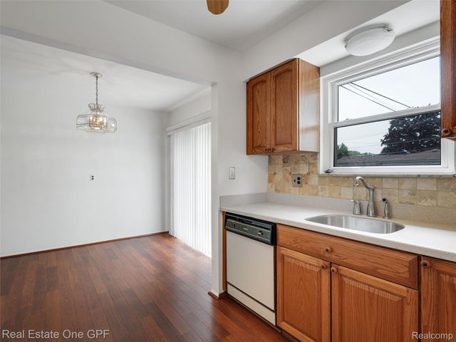 5214 Busch Avenue, Warren, MI 48091