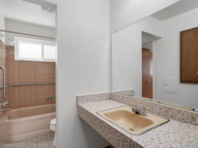 5214 Busch Avenue, Warren, MI 48091