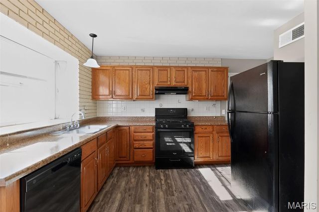 1328 Coppergate Lane, St Louis, MO 63138