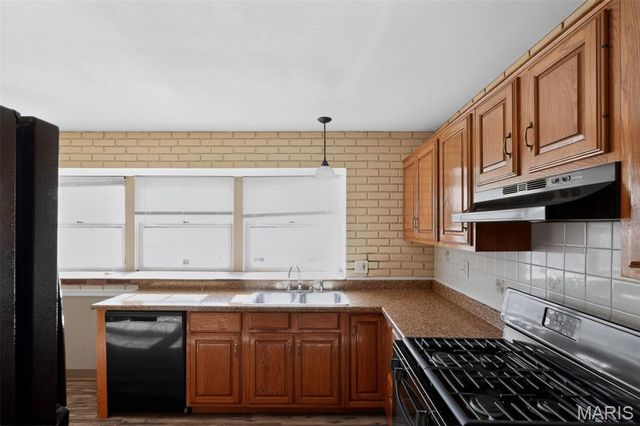 1328 Coppergate Lane, St Louis, MO 63138