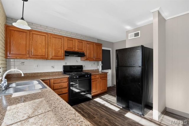 1328 Coppergate Lane, St Louis, MO 63138