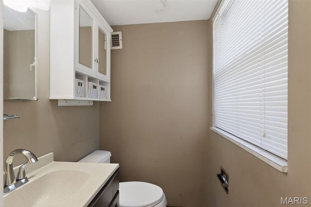 1328 Coppergate Lane, St Louis, MO 63138