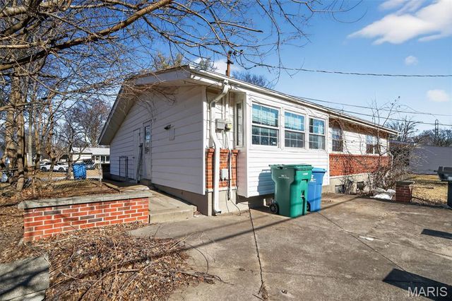 1328 Coppergate Lane, St Louis, MO 63138