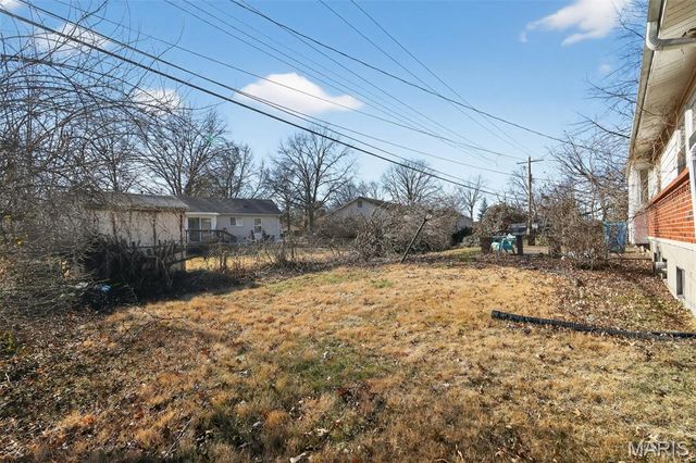 1328 Coppergate Lane, St Louis, MO 63138