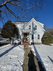 101 Central St, Rockland, MA 02370