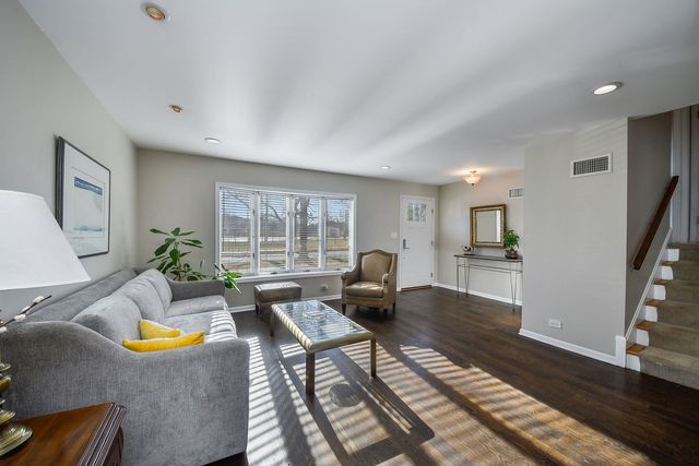 541 Park Row, Glen Ellyn, IL 60137