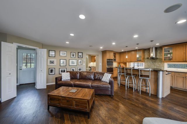 541 Park Row, Glen Ellyn, IL 60137