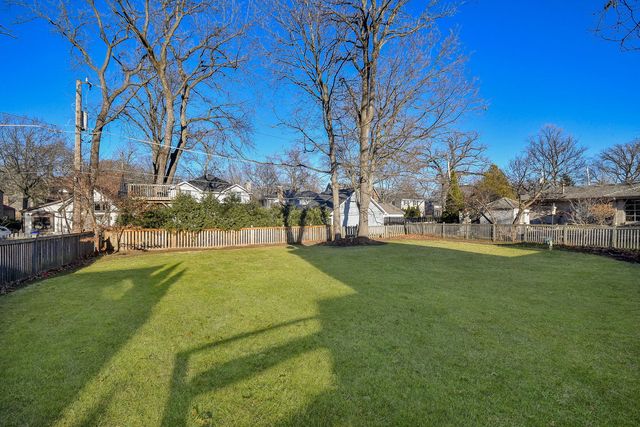 541 Park Row, Glen Ellyn, IL 60137