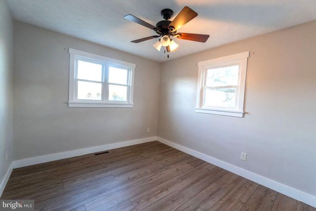 2674 SEVEN VALLEYS RD, Seven Valleys, PA 17360