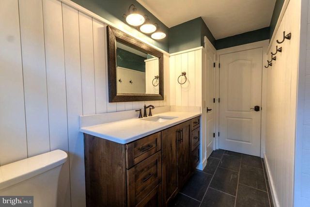 2674 SEVEN VALLEYS RD, Seven Valleys, PA 17360