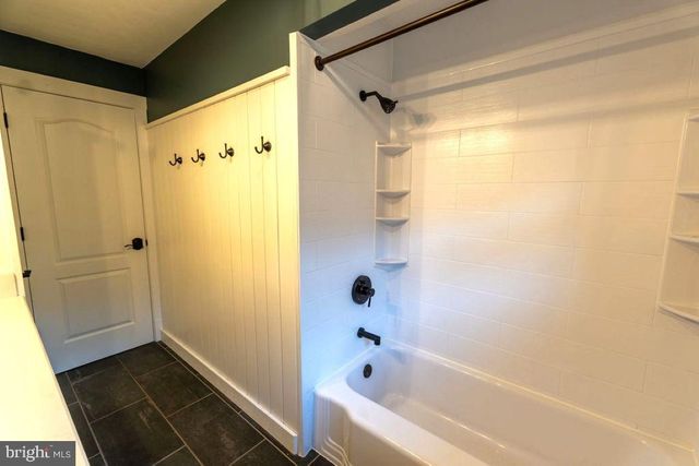 2674 SEVEN VALLEYS RD, Seven Valleys, PA 17360