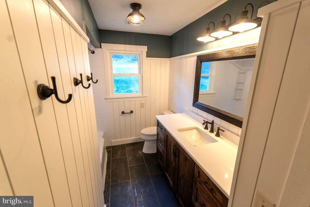 2674 SEVEN VALLEYS RD, Seven Valleys, PA 17360