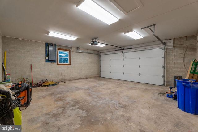 2674 SEVEN VALLEYS RD, Seven Valleys, PA 17360