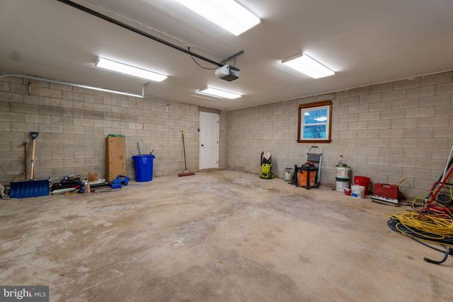 2674 SEVEN VALLEYS RD, Seven Valleys, PA 17360