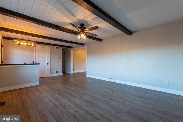 2674 SEVEN VALLEYS RD, Seven Valleys, PA 17360