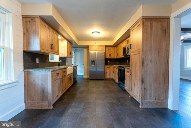 2674 SEVEN VALLEYS RD, Seven Valleys, PA 17360