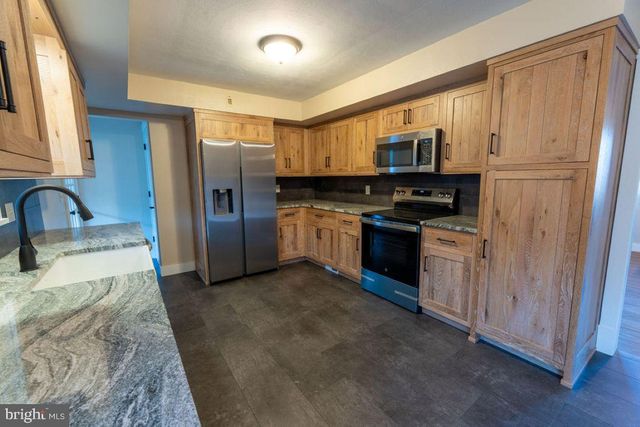 2674 SEVEN VALLEYS RD, Seven Valleys, PA 17360