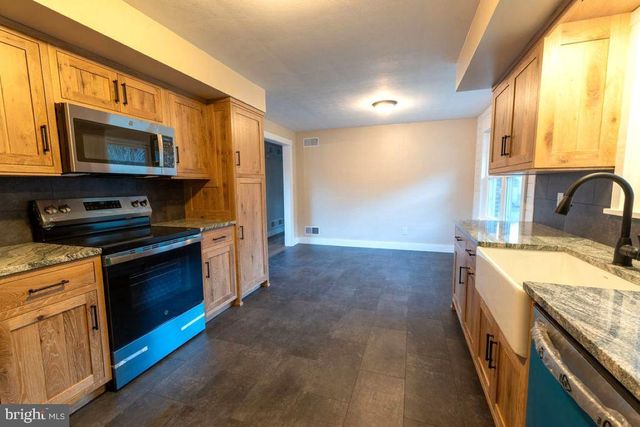 2674 SEVEN VALLEYS RD, Seven Valleys, PA 17360