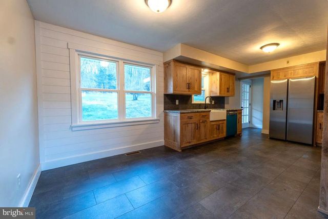 2674 SEVEN VALLEYS RD, Seven Valleys, PA 17360