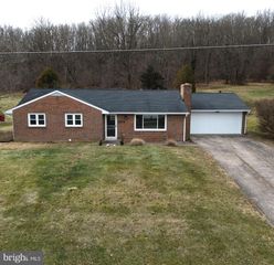 2674 SEVEN VALLEYS RD, Seven Valleys, PA 17360